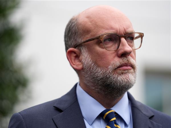  Firings of federal workers begin as White House seeks to pressure Democrats in government shutdown