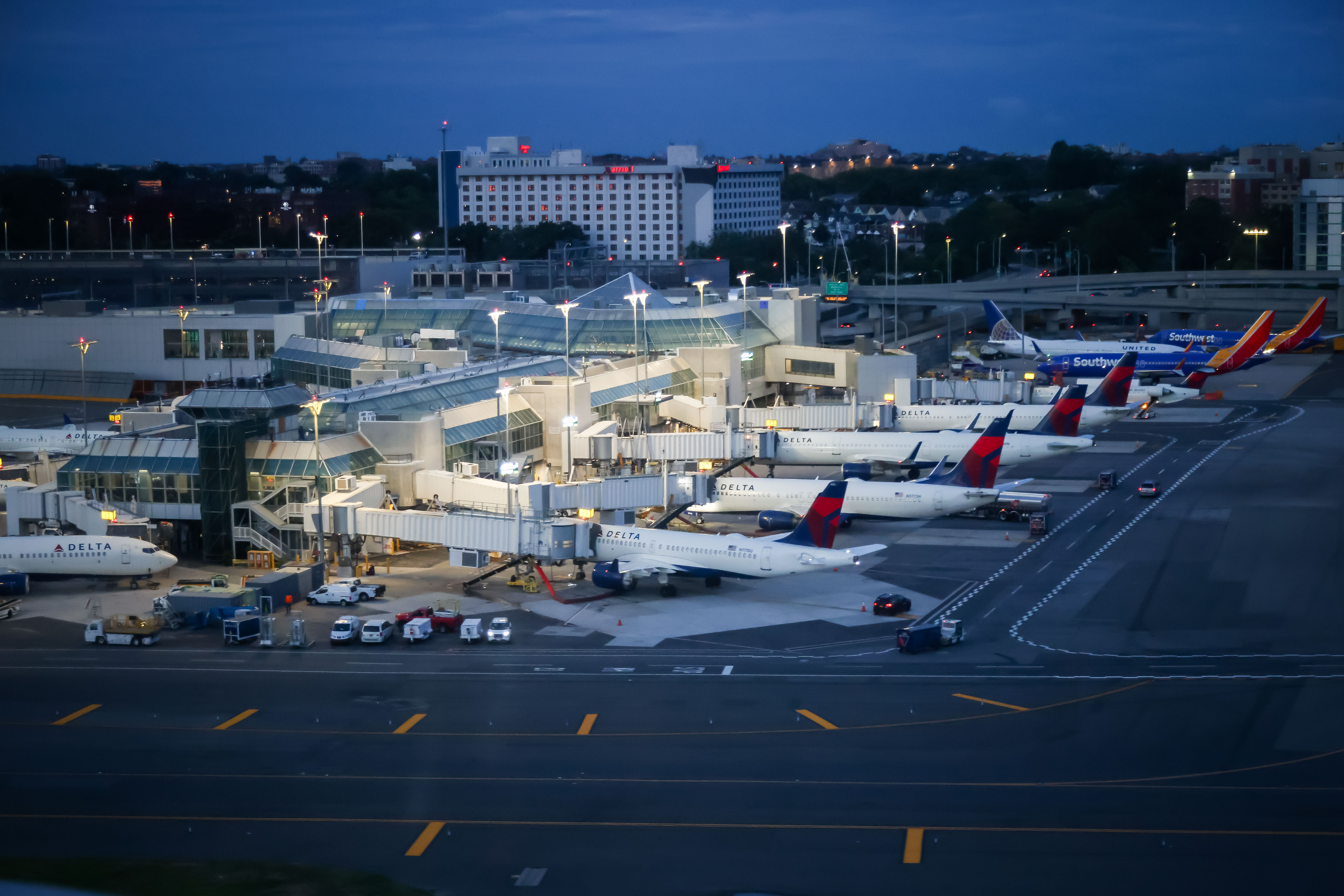 Delta jets involved in ‘low-speed collision’ on taxiway at LaGuardia Airport, injuring 1