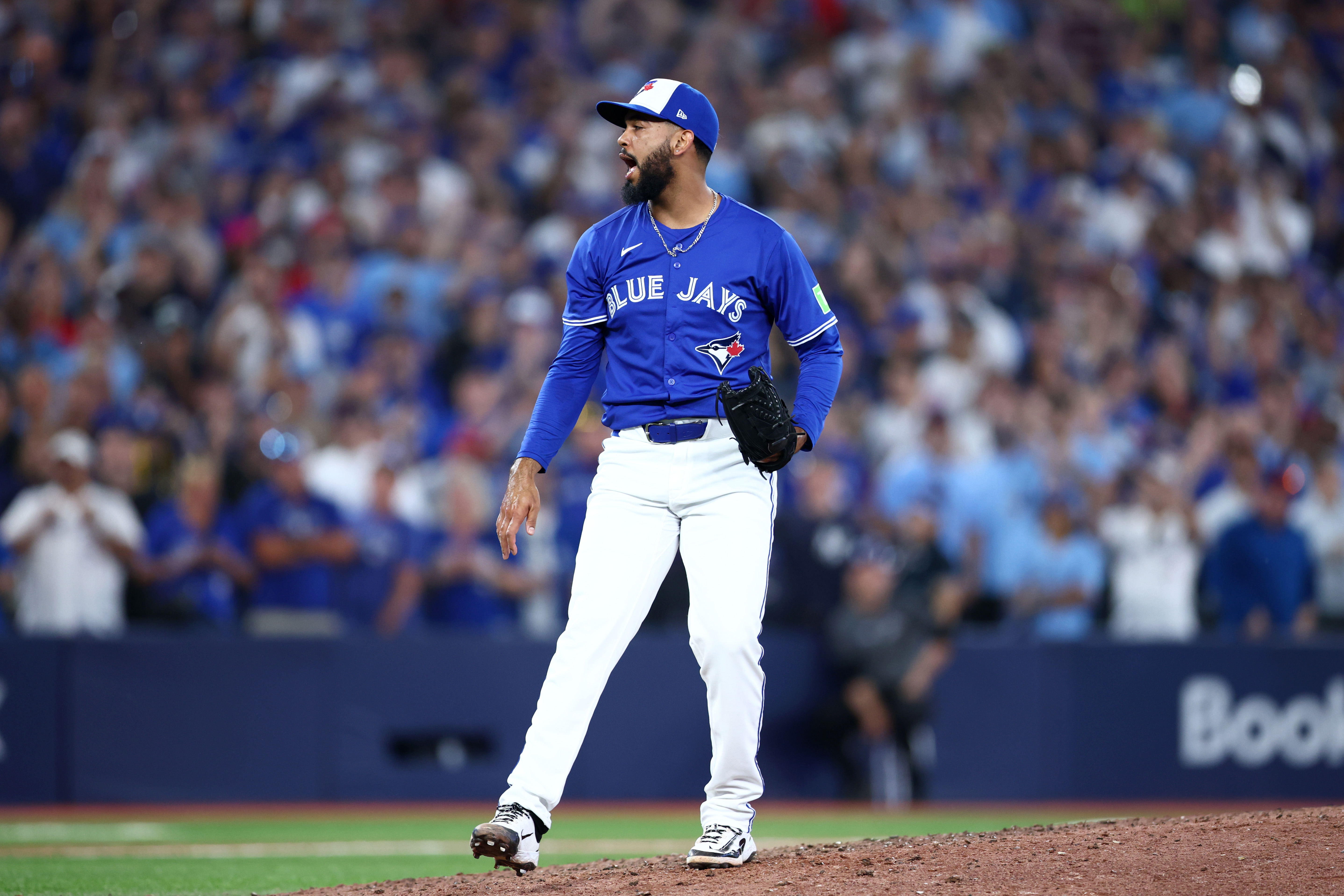 Blue Jays looking into Seranthony Domínguez tipping pitches vs. Yankees