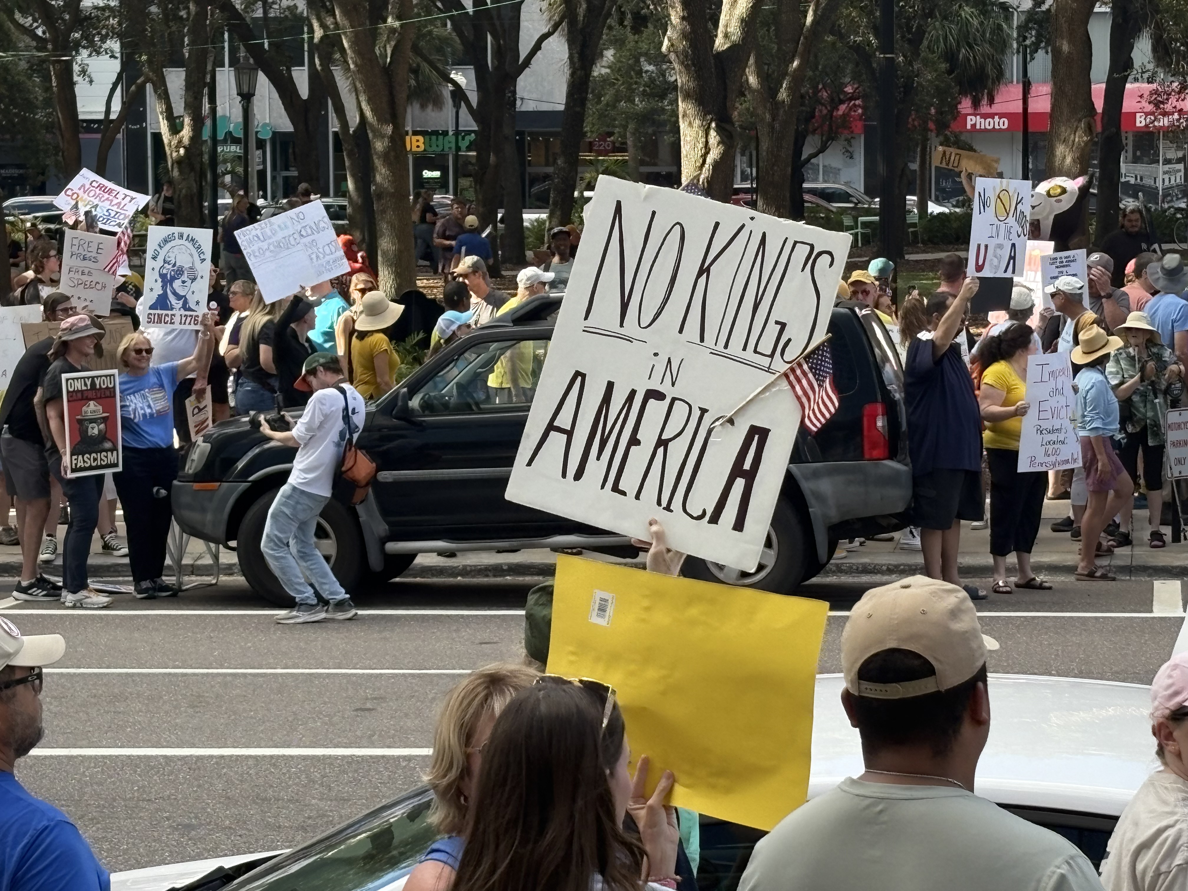 ‘No Kings’ protests draws hundreds in Tampa