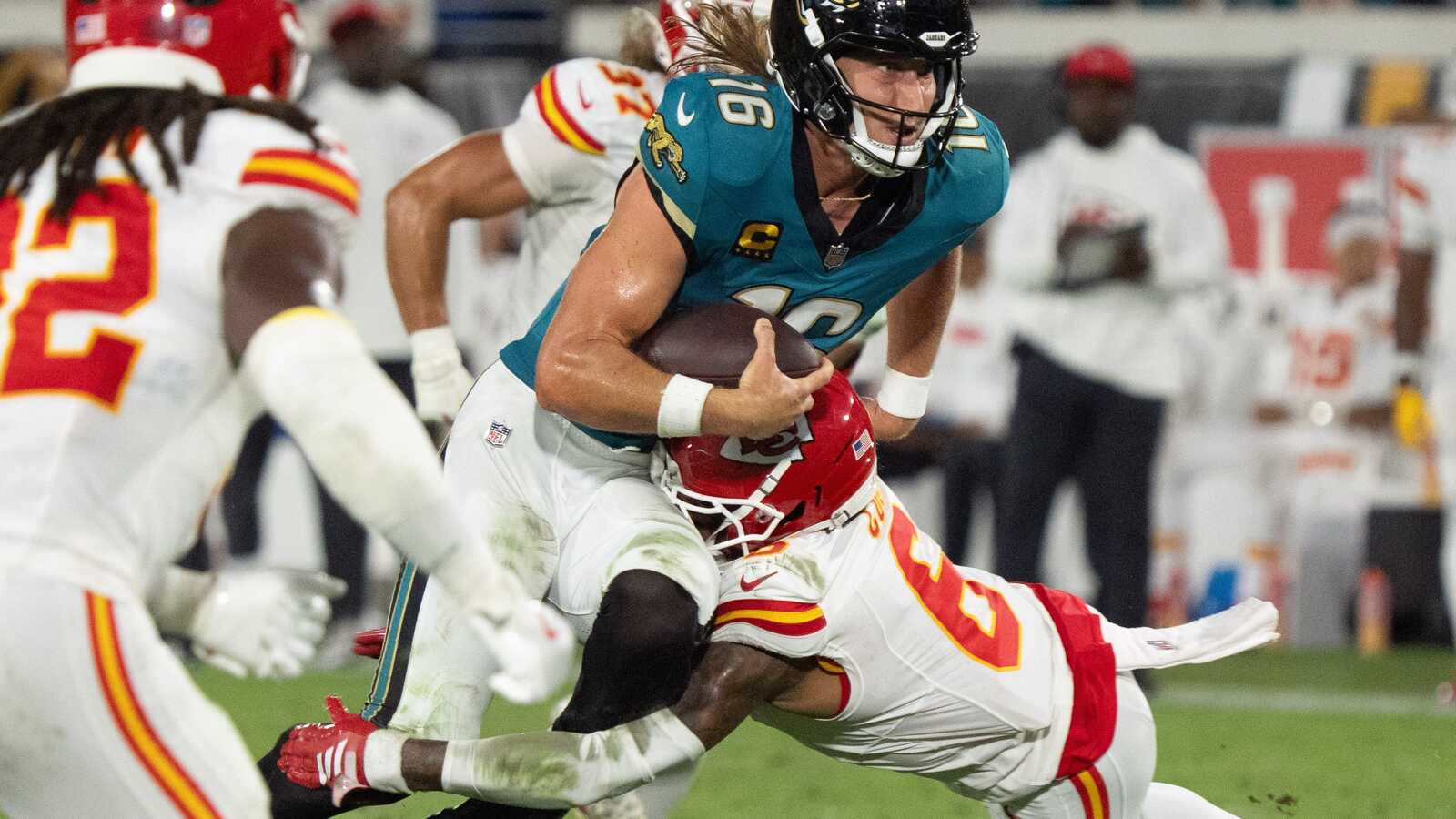 Trevor Lawrence loses fumble on wild play at goal line