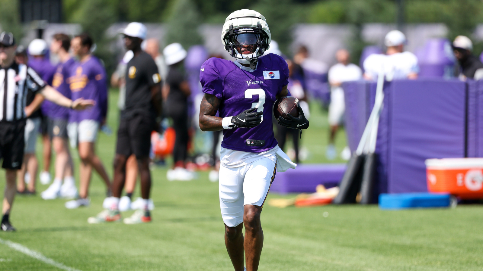 Kevin O’Connell Forced to Reverse Benching Decision on Star WR During Vikings vs Browns