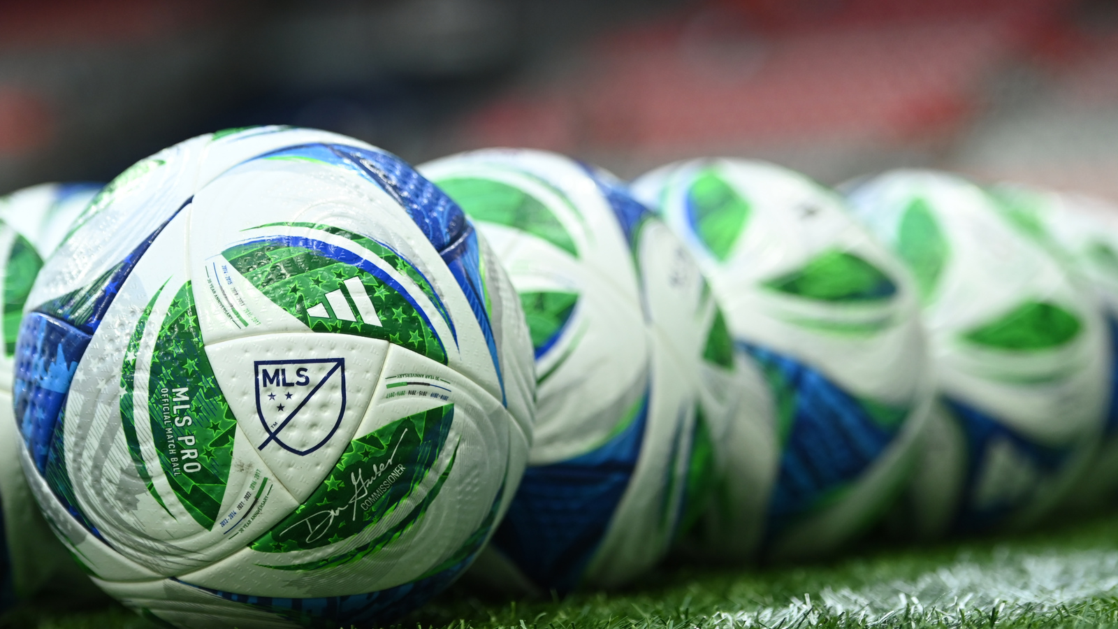 Arsenal and Chelsea set to start a bidding war for Manchester United’s €35m rated transfer target