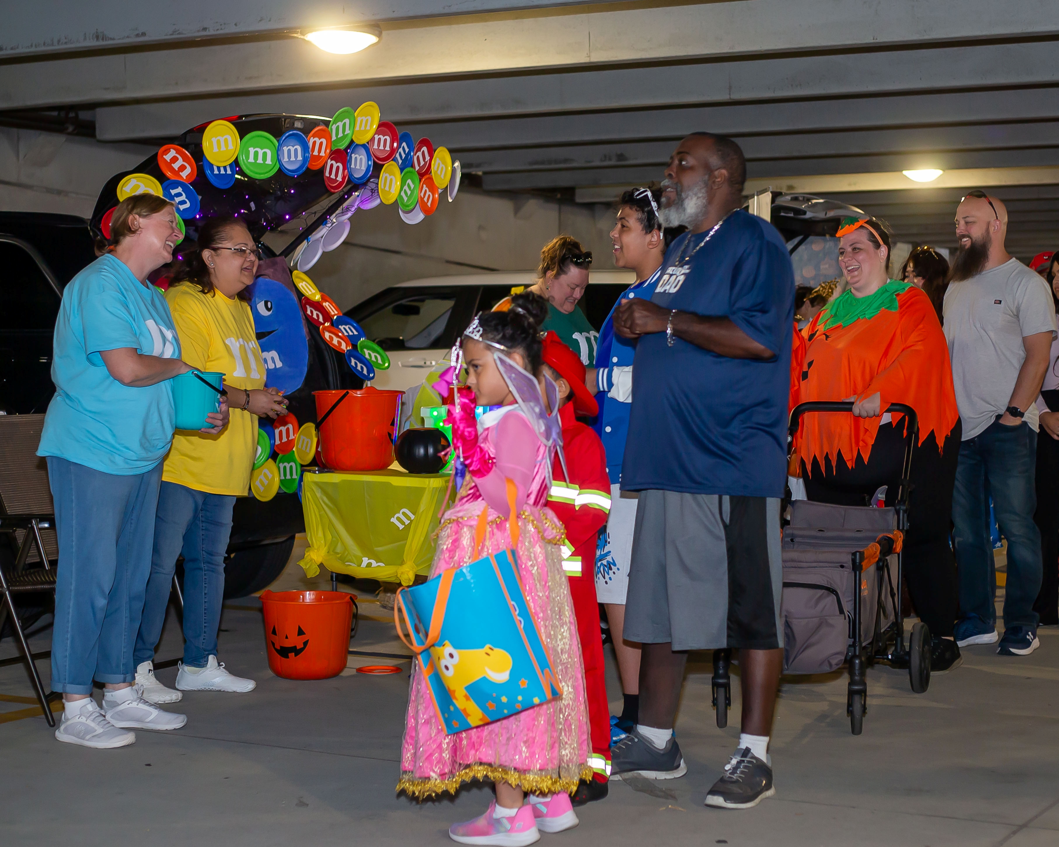 Halloween Spooktacular trick-or-treaters greeted by above-average temperatures