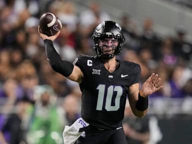 Josh Hoover accounts for 5 TDs as TCU beats Colorado 35-21 in Deion Sanders’ return to Fort Worth