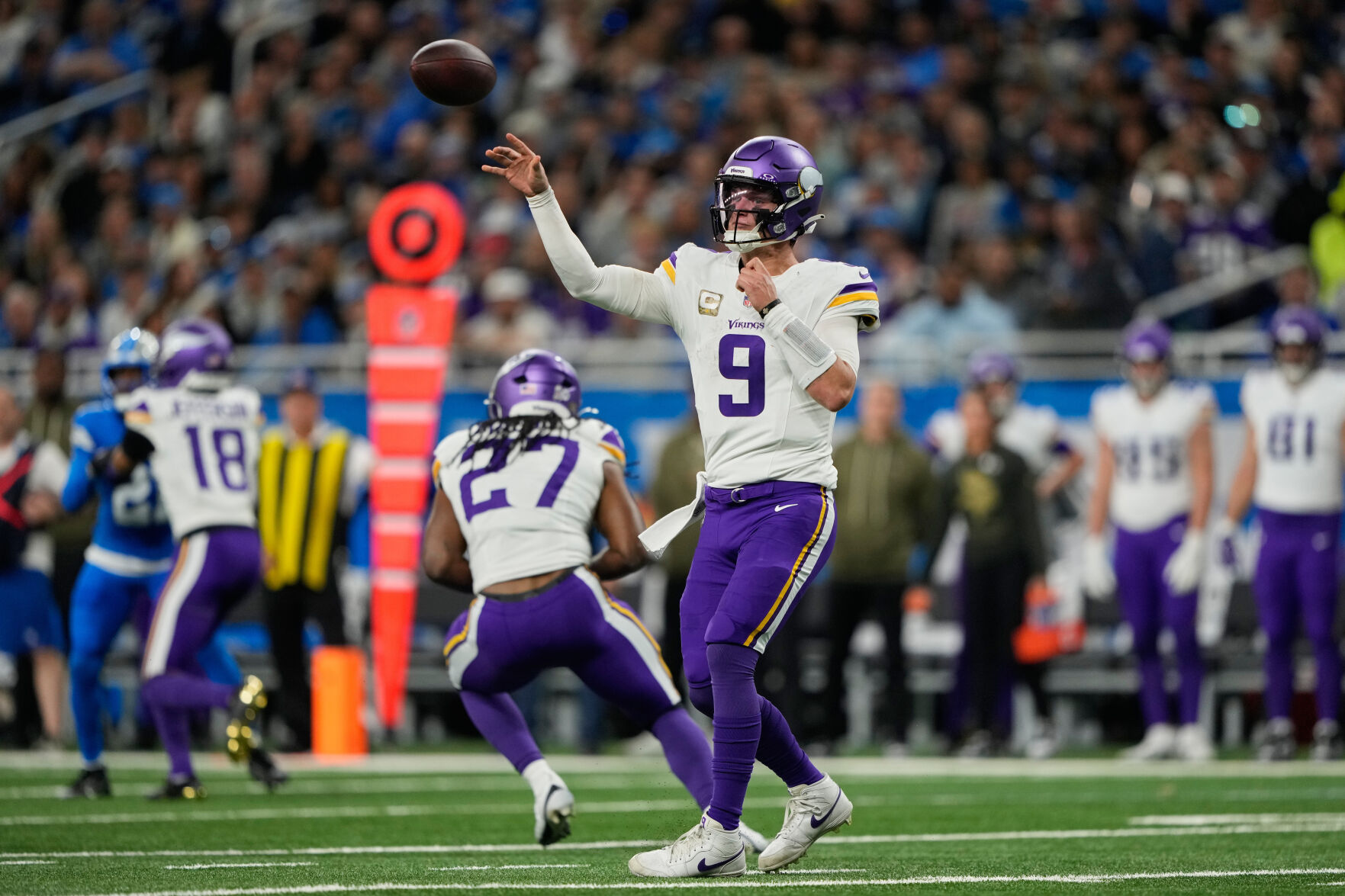 J.J. McCarthy throws for 2 TDs and runs for a score in his return as Vikings beat Lions 27-24