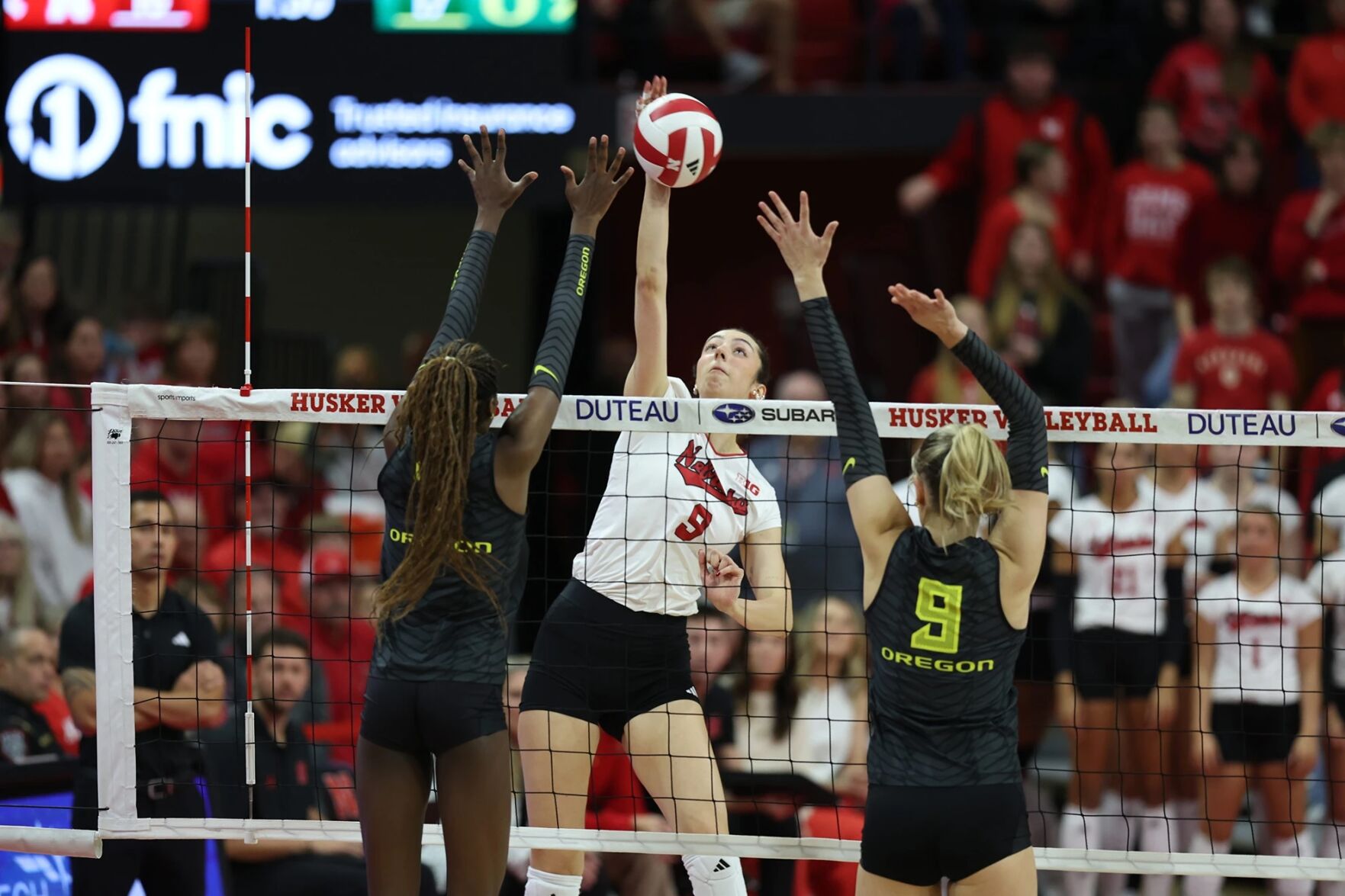 No. 1 Nebraska volleyball extends sweep streak to 13 games with home win over Oregon