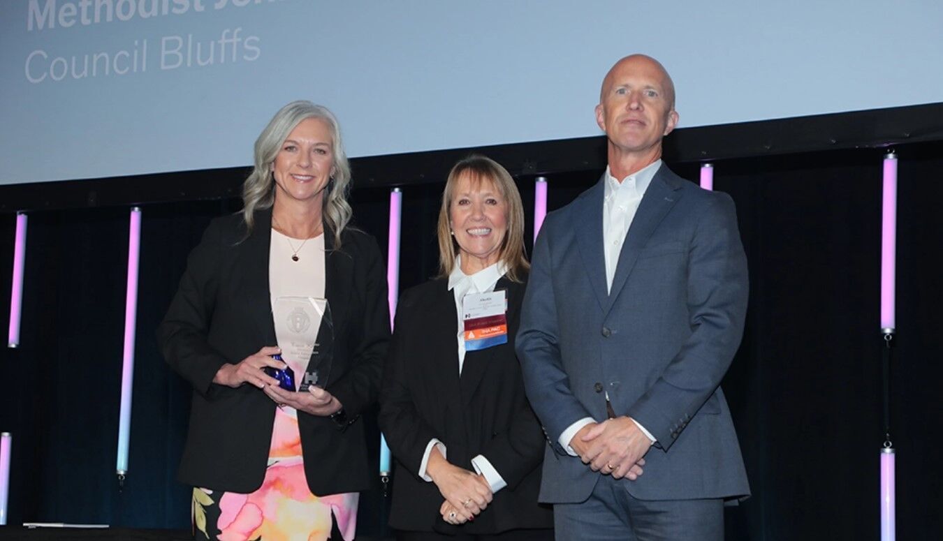 Methodist Jennie Edmundson Hospital nurse wins Hero Award for saving life in Glenwood