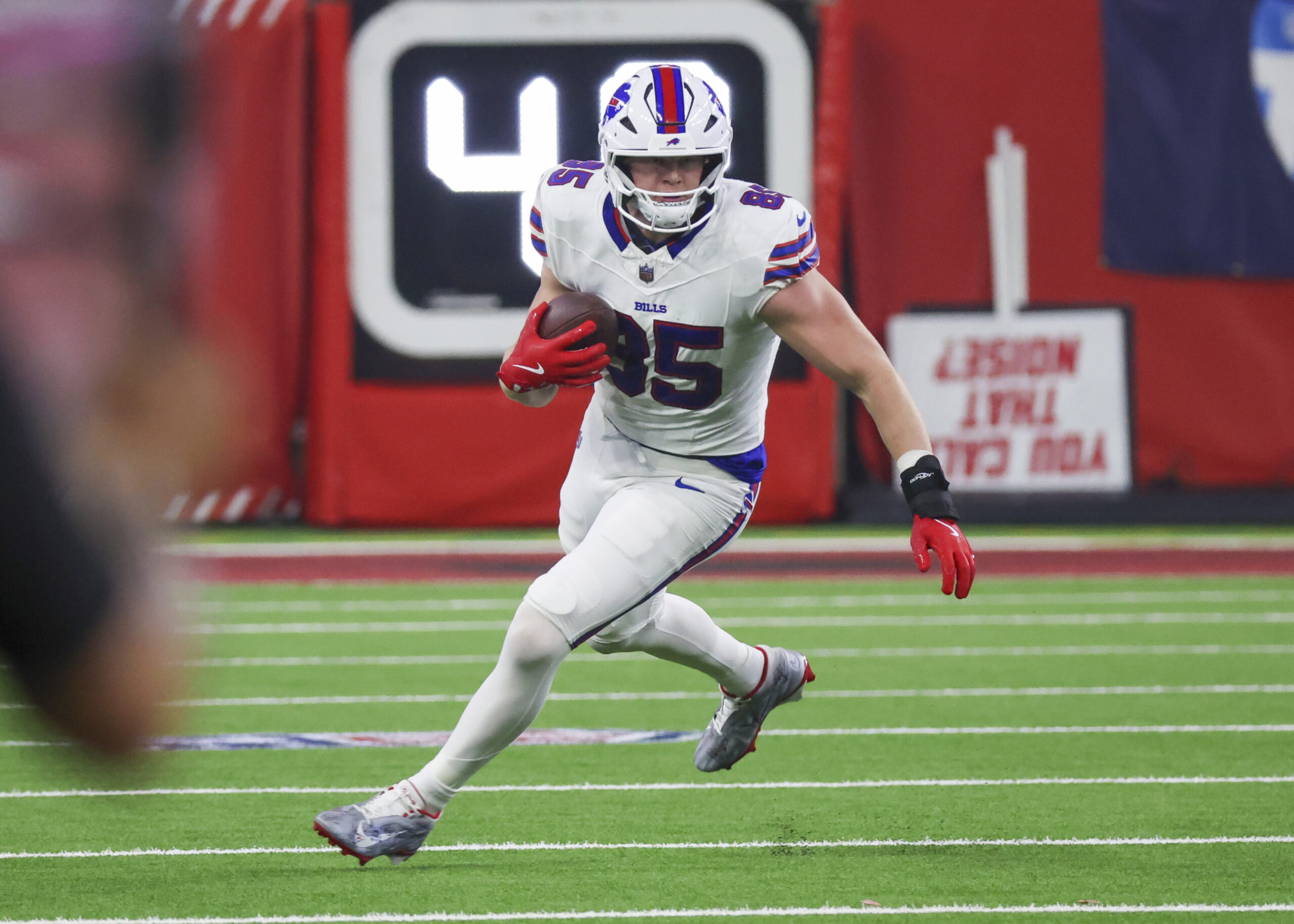 Bills Make Me Wanna Give: Rookie tight end Jackson Hawes works with community youth