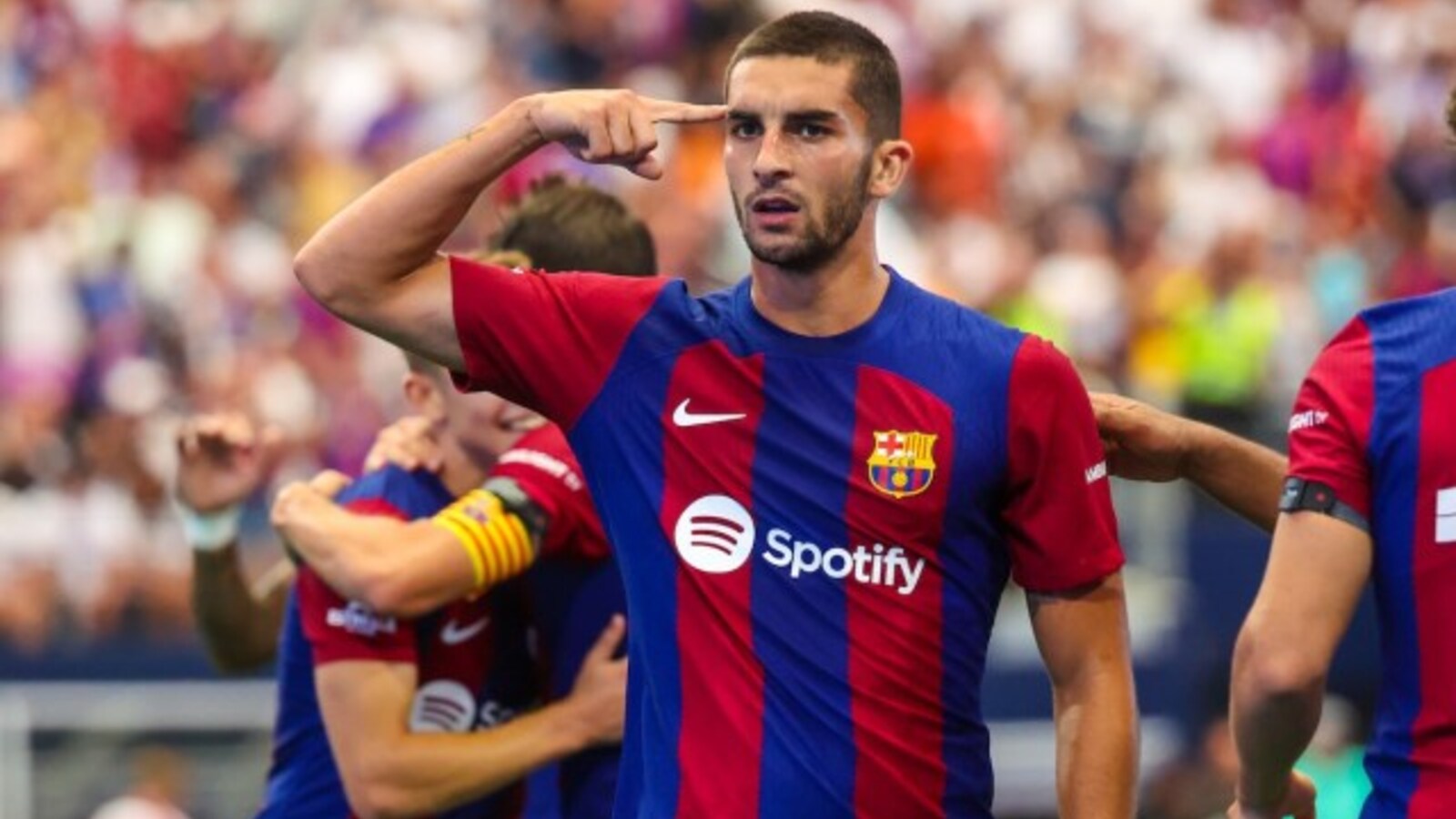 Barcelona Keeps Second Place In La Liga