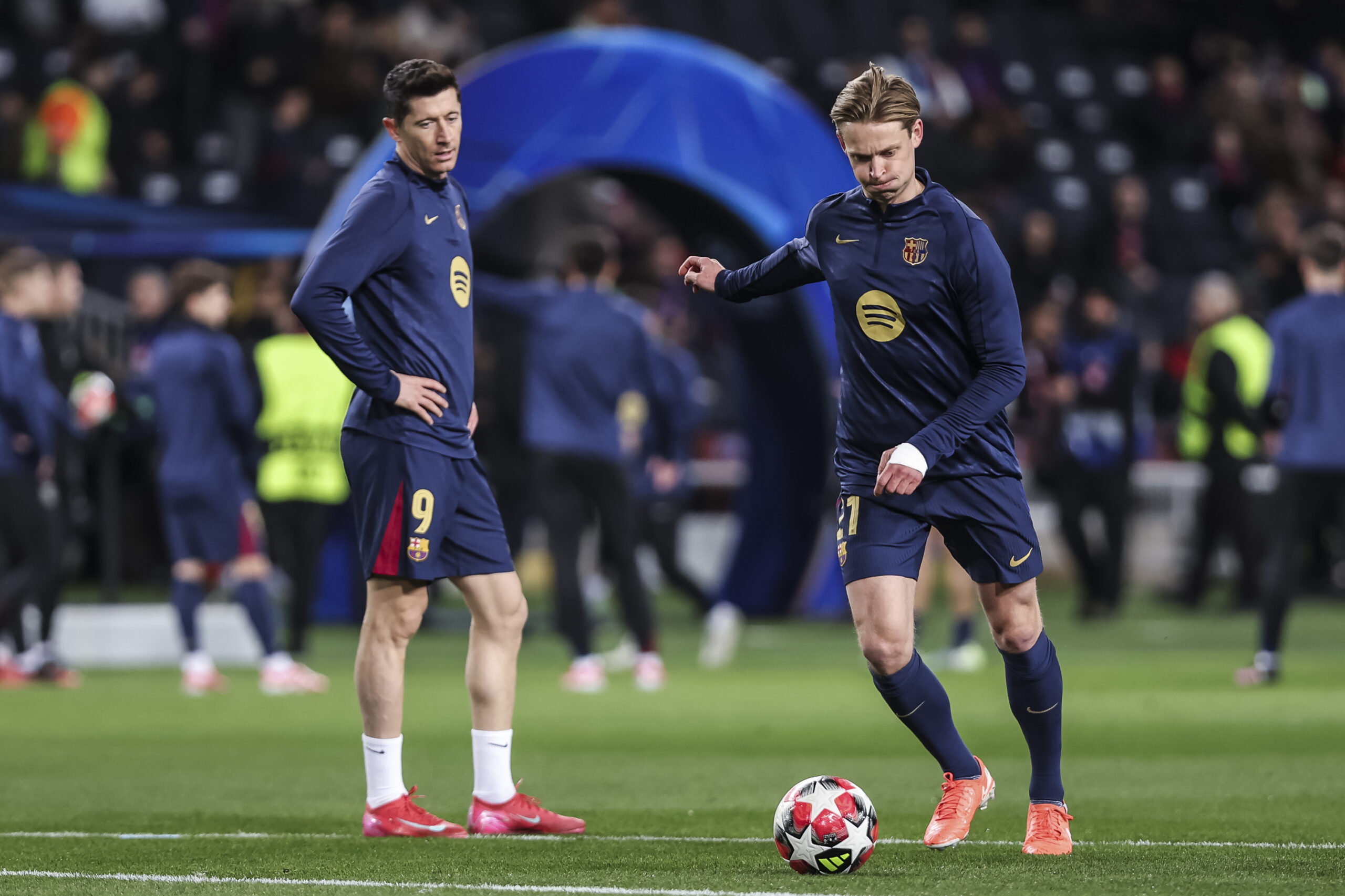 Frenkie de Jong says Barcelona ‘definitely better’ with Robert Lewandowski