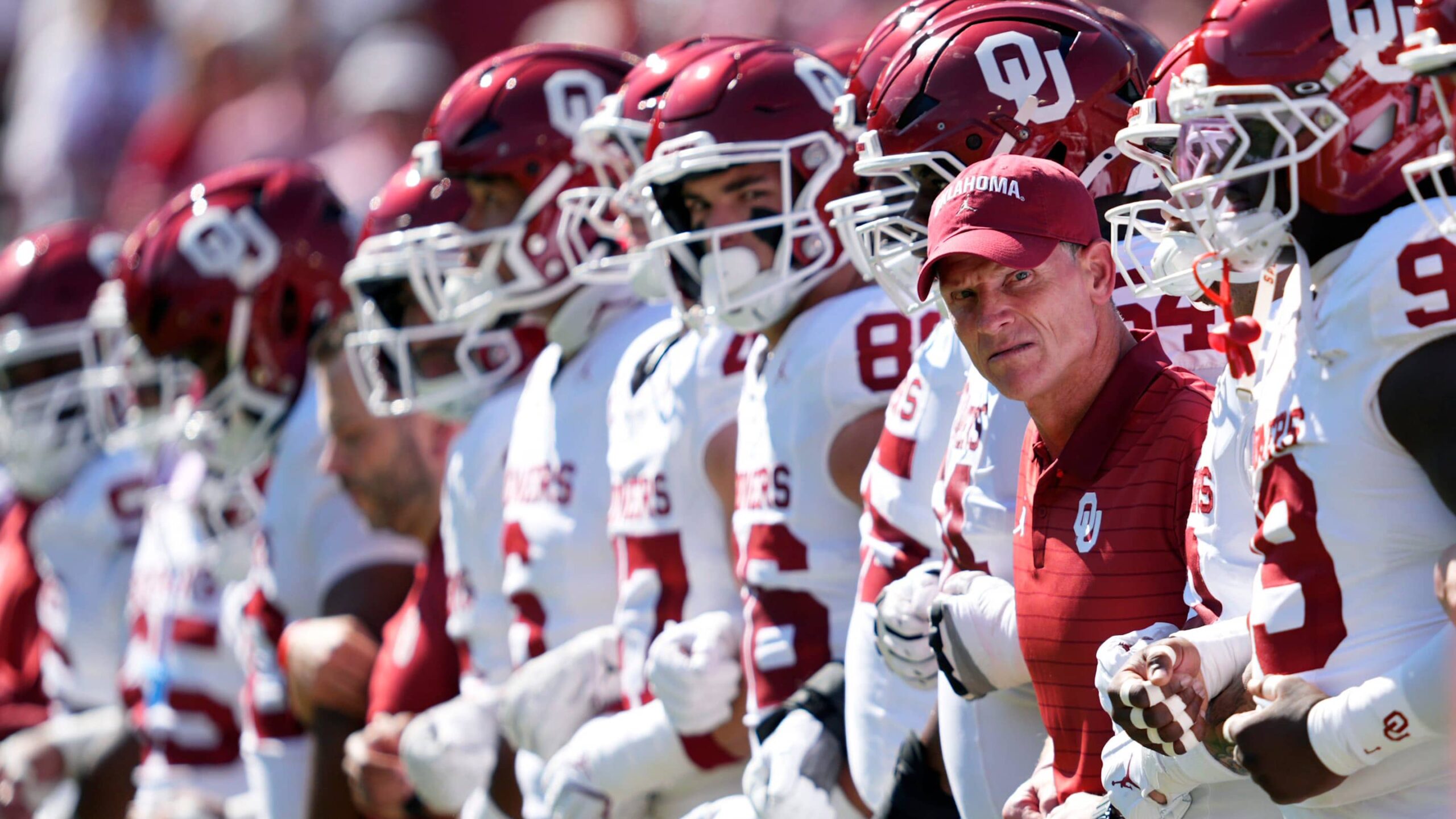 Who Could Oklahoma Look to Add at Linebacker in the Transfer Portal?