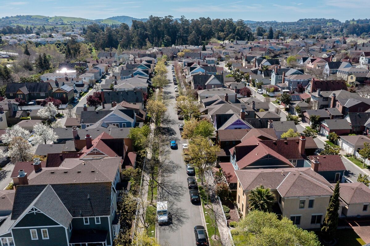 Mortgage Rates in US Slip Slightly, Holding Close to 2025 Lows