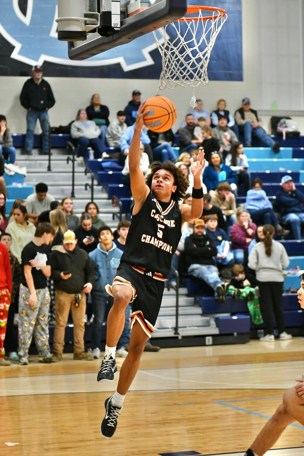 Champs Romp Raiders in Rivalry Showdown Behind Defense, Kelso’s 26 Points