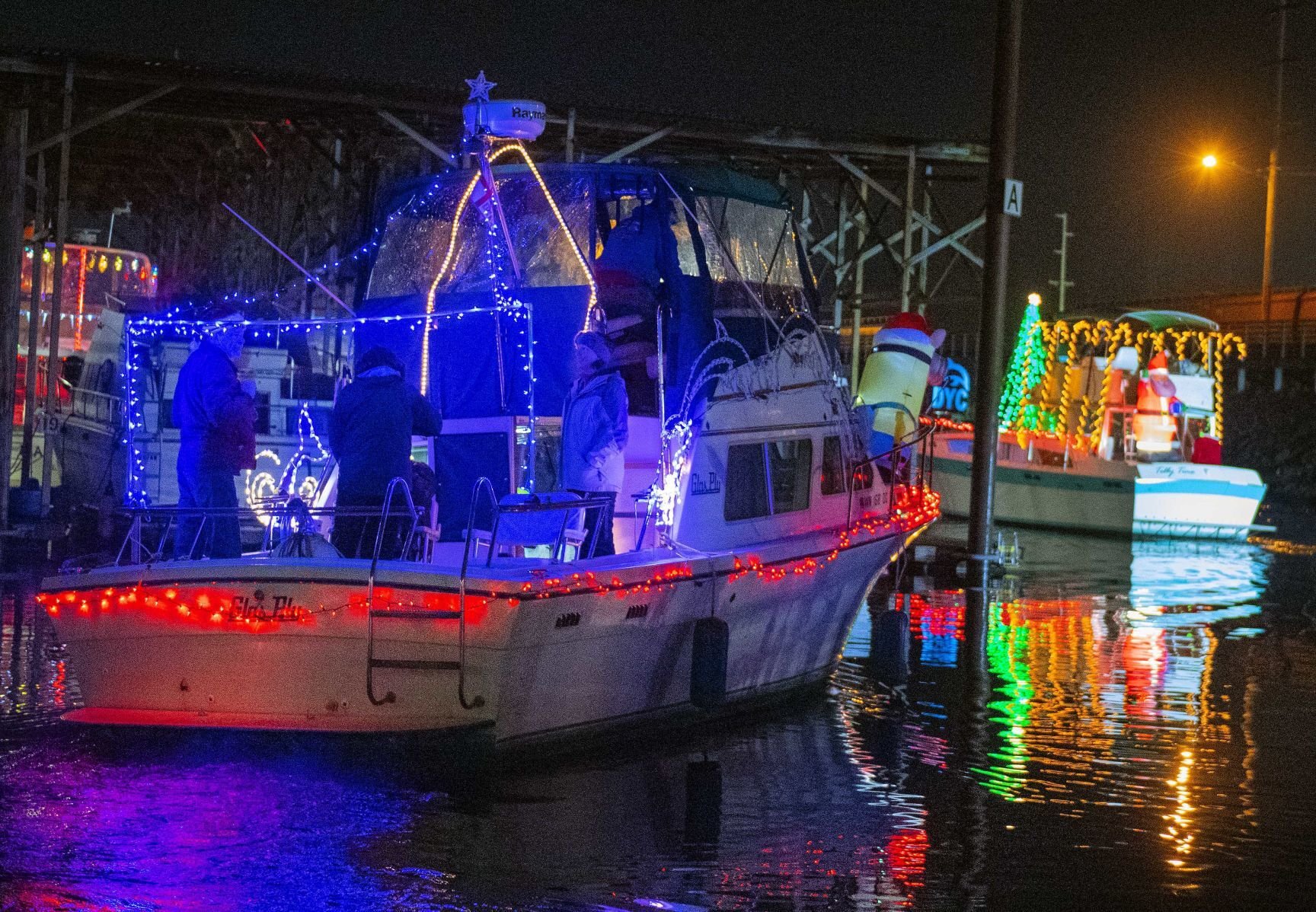 Lighted boat parades take to the Lower Columbia River