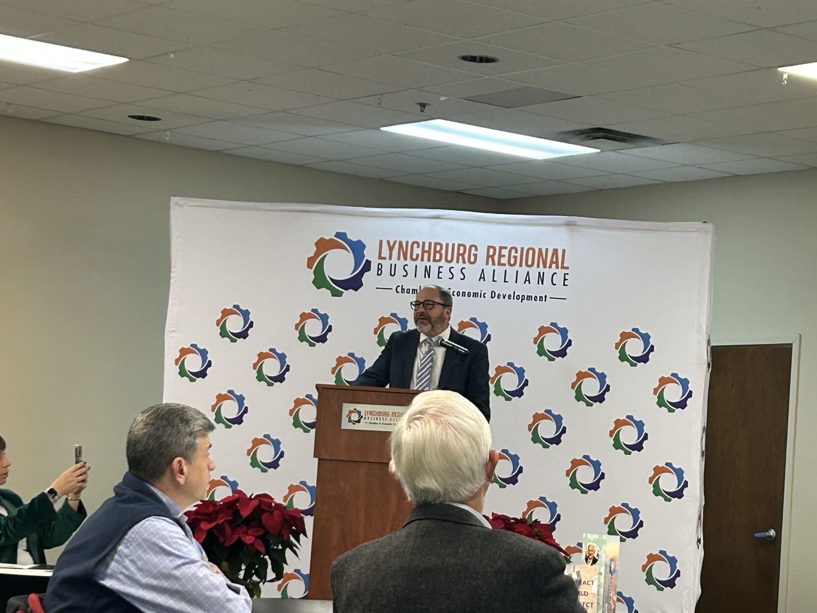 Annual economic outlook breakfast highlights slowing growth, rising uncertainty for 2026