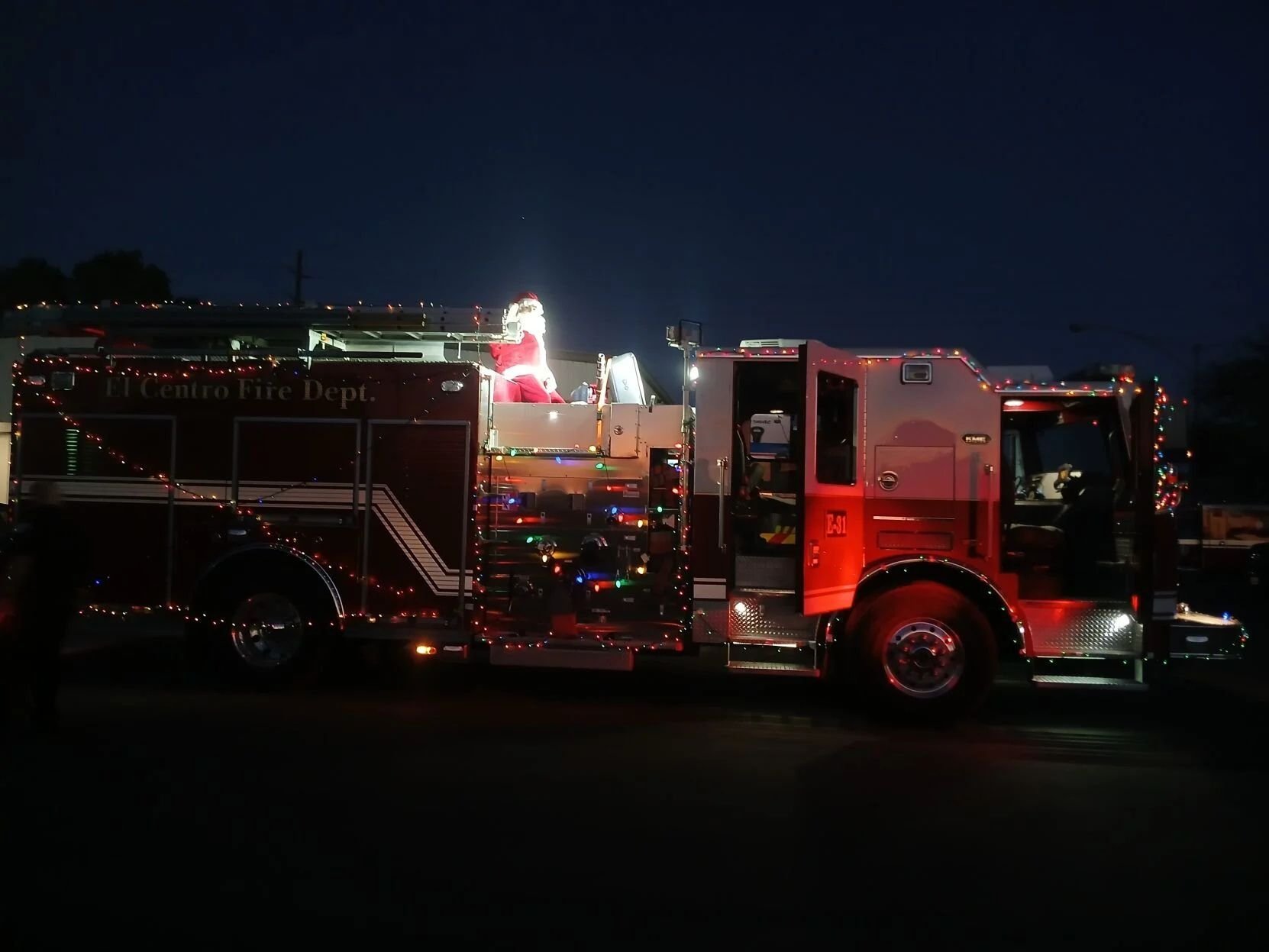 Santa heads to Brawley neighborhoods aided by Fire and Police