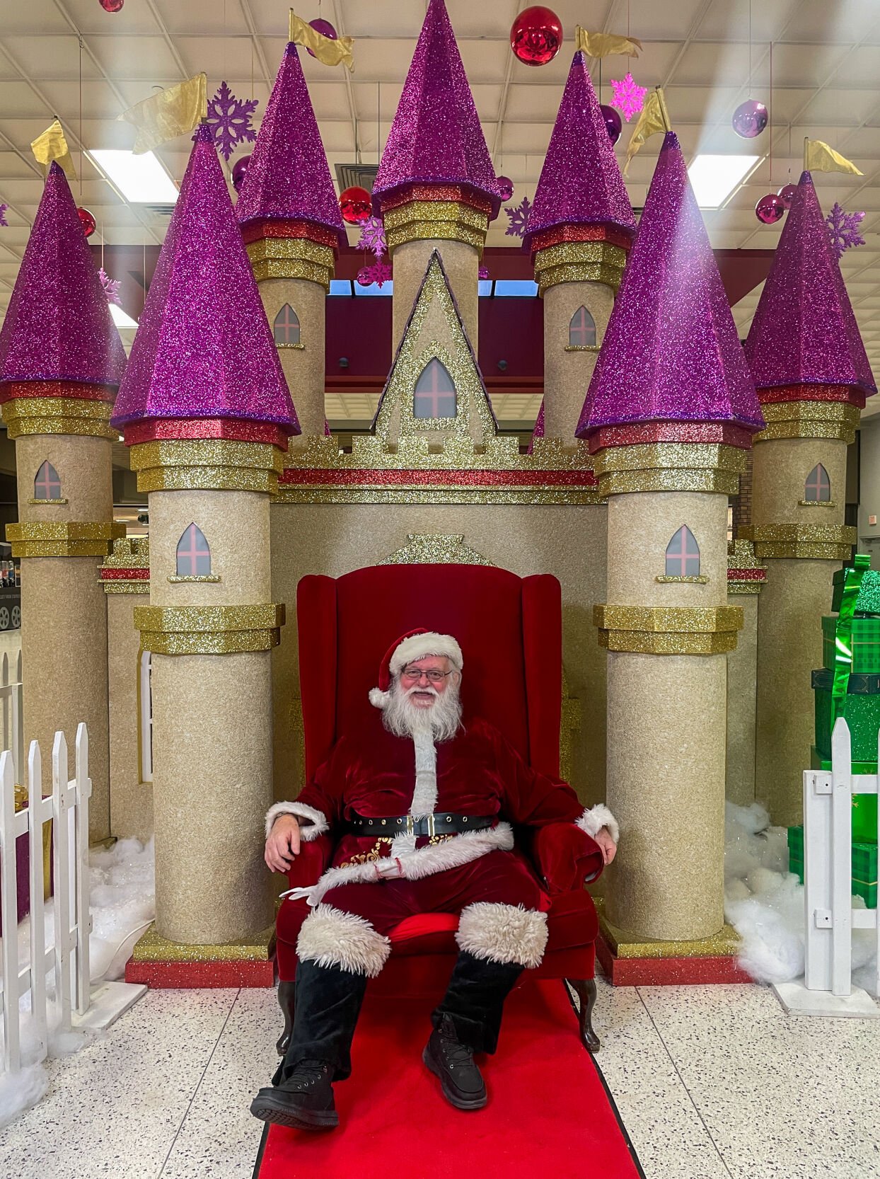 Indiana Mall’s ‘Santa’ hangs up red coat after 11 years