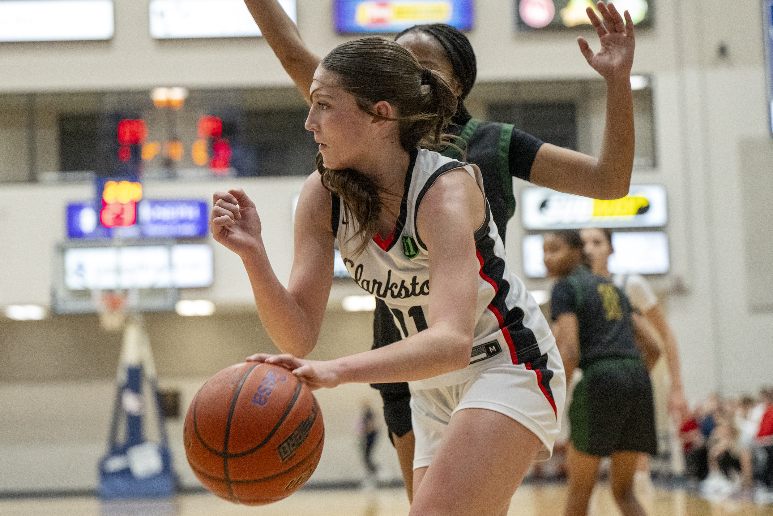 Bantams roll past Evergreen in opening round of Avista tourney