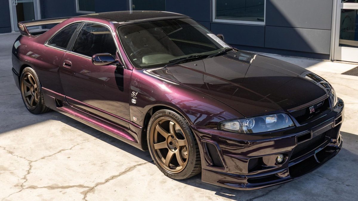 This Midnight-Purple Nissan R33 Skyline GT-R Can Now Be Yours