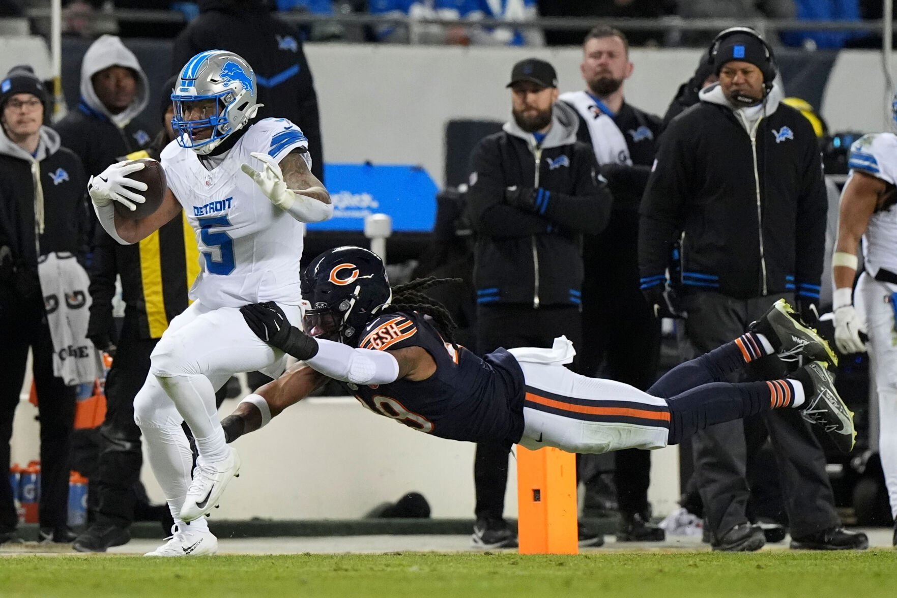 Lions beat playoff-bound Bears 19-16 on Bates’ 42-yard field goal as time expires