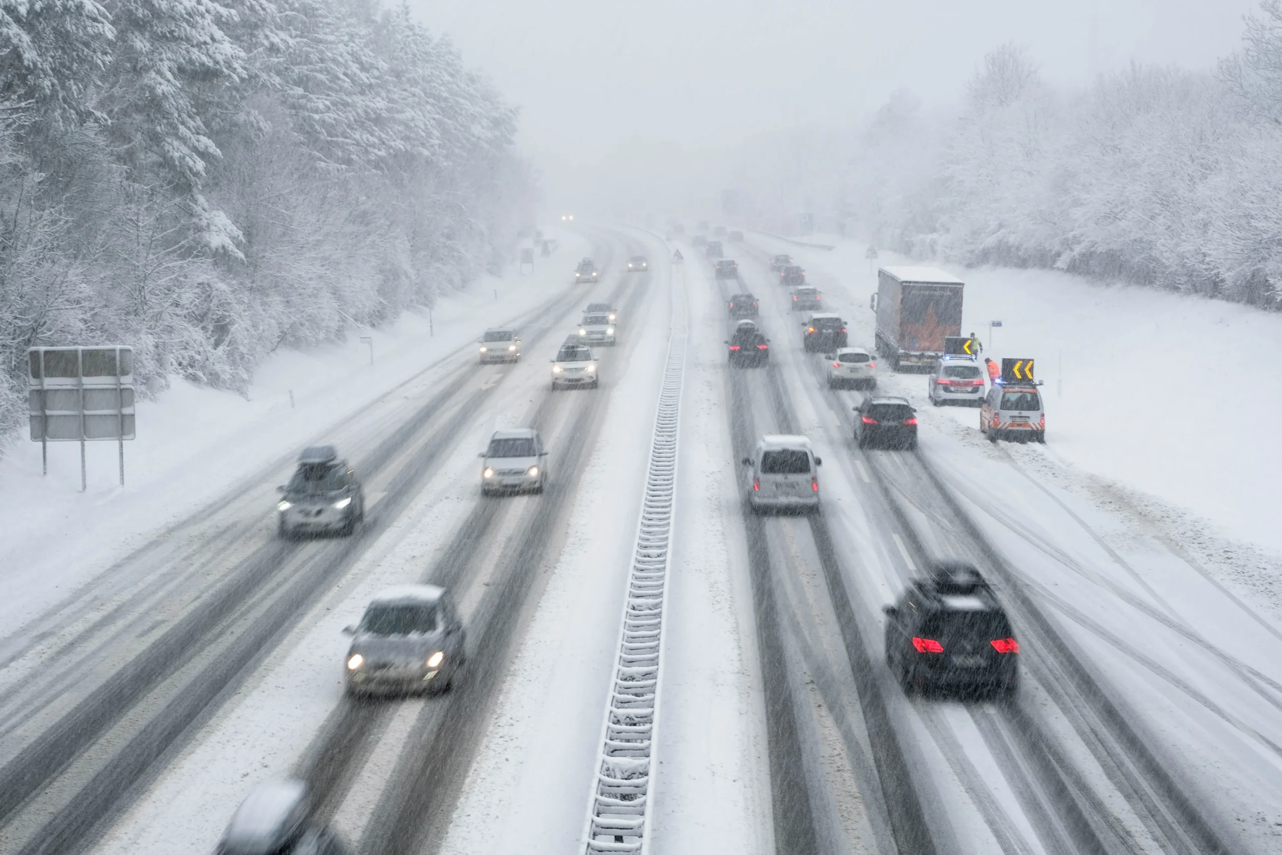 Drivers face instant fines up to $100 and a surcharge under ‘tandem snow’ law