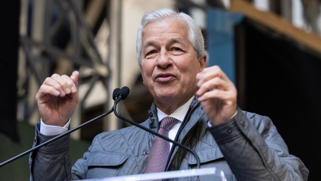 JPMorgan’s Jamie Dimon Says US Economy Resilient, Consumers Are Spending