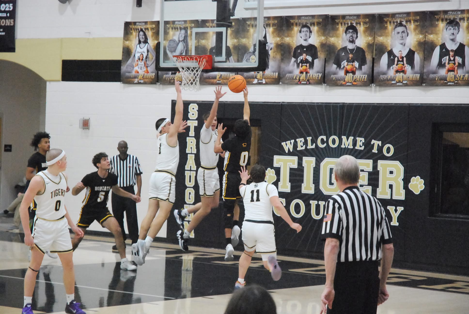 Opp defeats Straughn for first time in six years