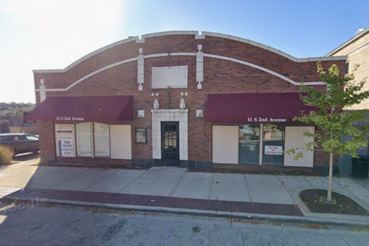 St. Charles Riverfront Scores Members-Only Cigar Club And Raw-Bar Jazz Room