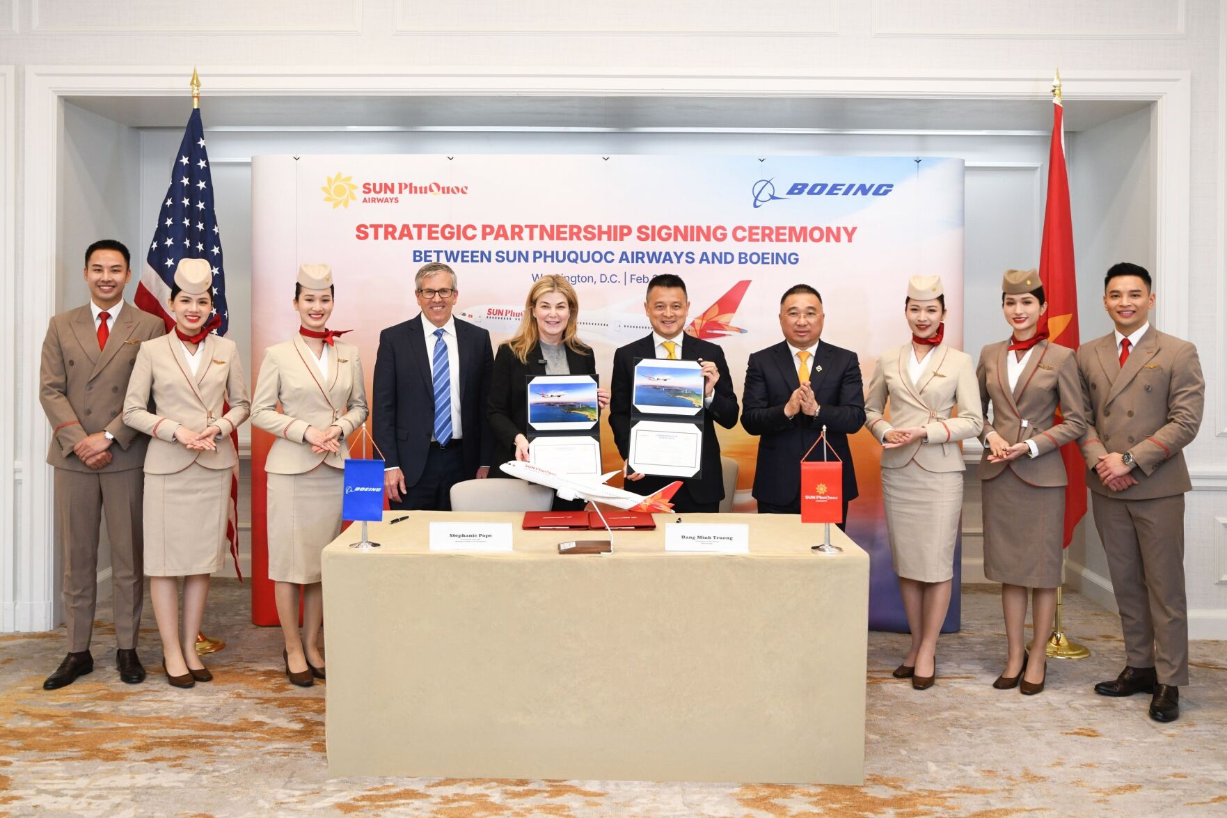 Boeing and Sun PhuQuoc Airways Announce Order for Up to 40 787 Dreamliner Jets