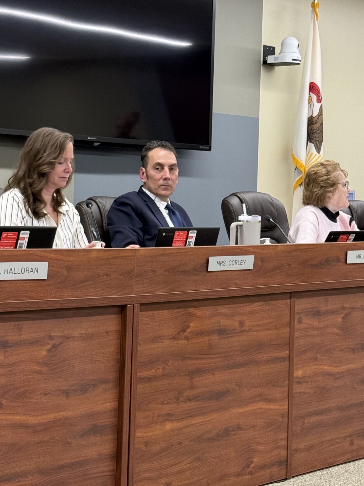 Danville school board approves superintendent contract