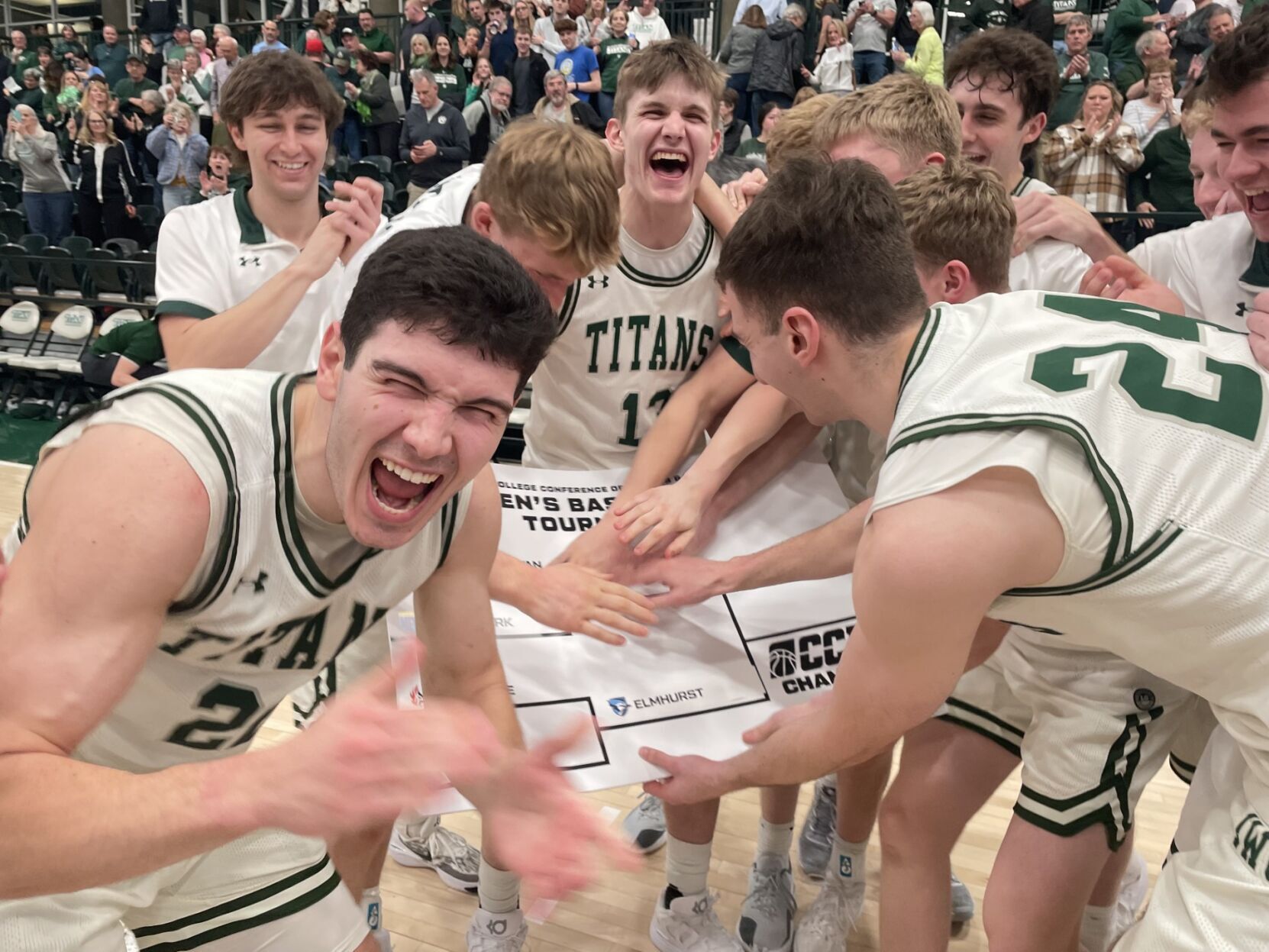 CCIW Tournament: Illinois Wesleyan men, women both advance to title games