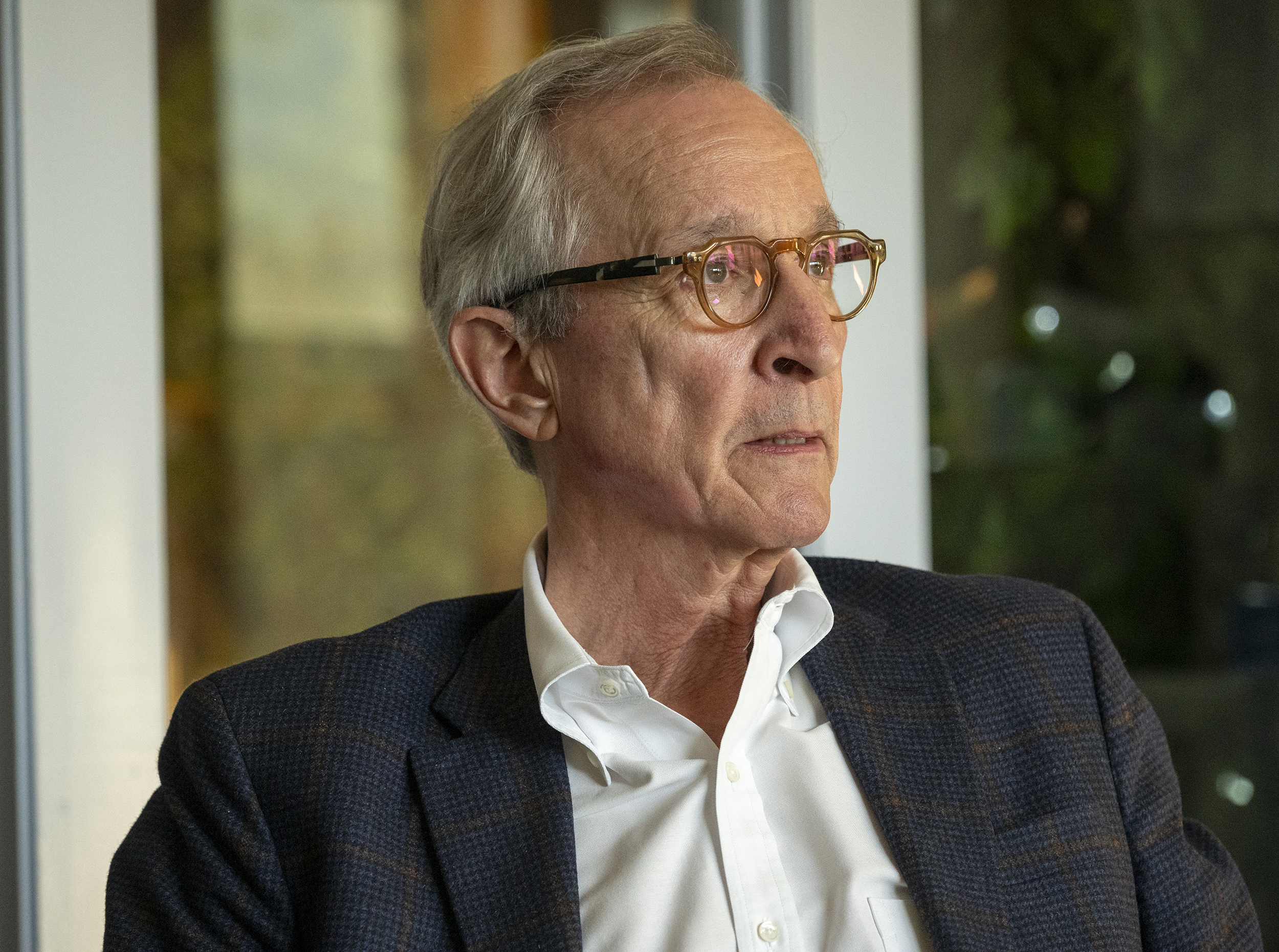 Retired high court Justice John Stegner plots a centrist path to governor’s seat