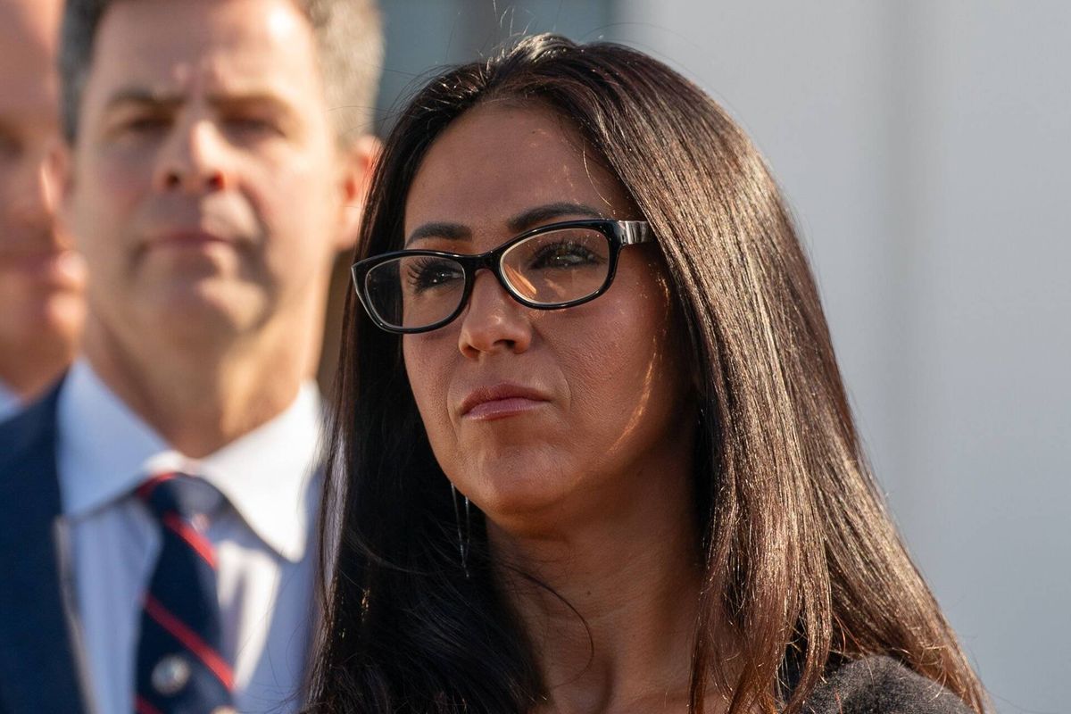 Panicking Lauren Boebert’s ‘pathetic’ 5-word reply to screaming Hillary Clinton over photo scandal