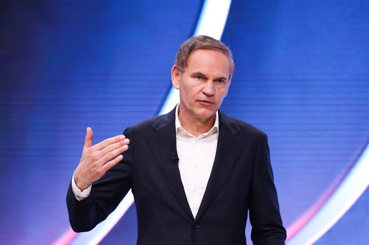 VW CEO Blume Tells Bild Restructuring Will Continue