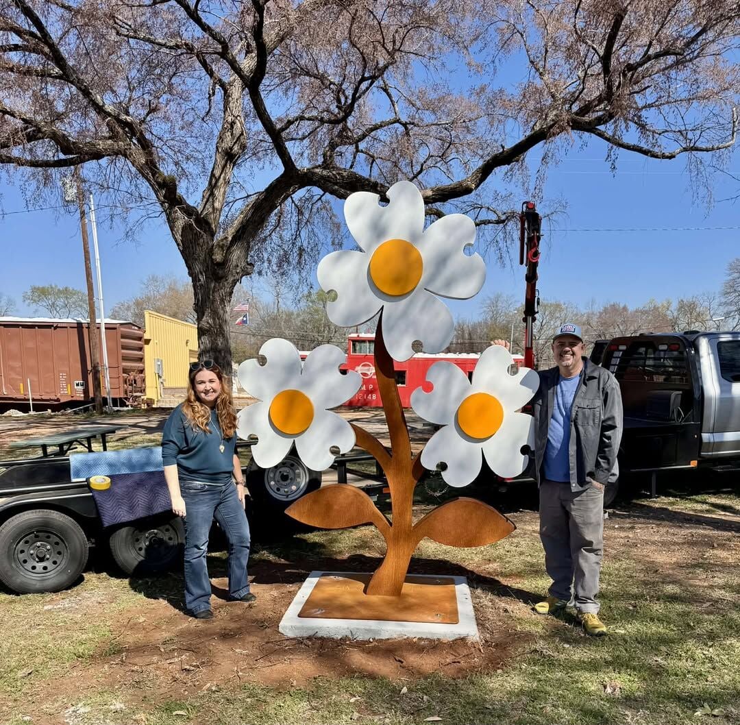 New sculpture arrives in time to welcome spring to downtown Palestine