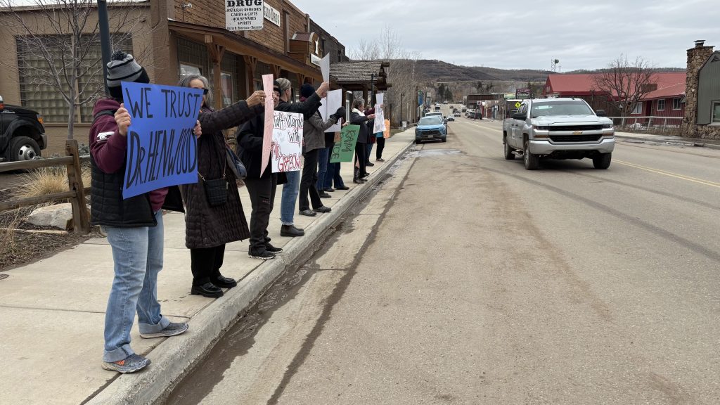 South Routt community divided over principal’s contract as petitions, board letters mount