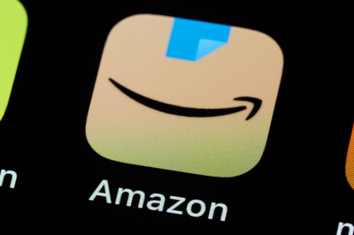 Amazon is selling a 7-piece bedding set for $37 that comes in 24 colors