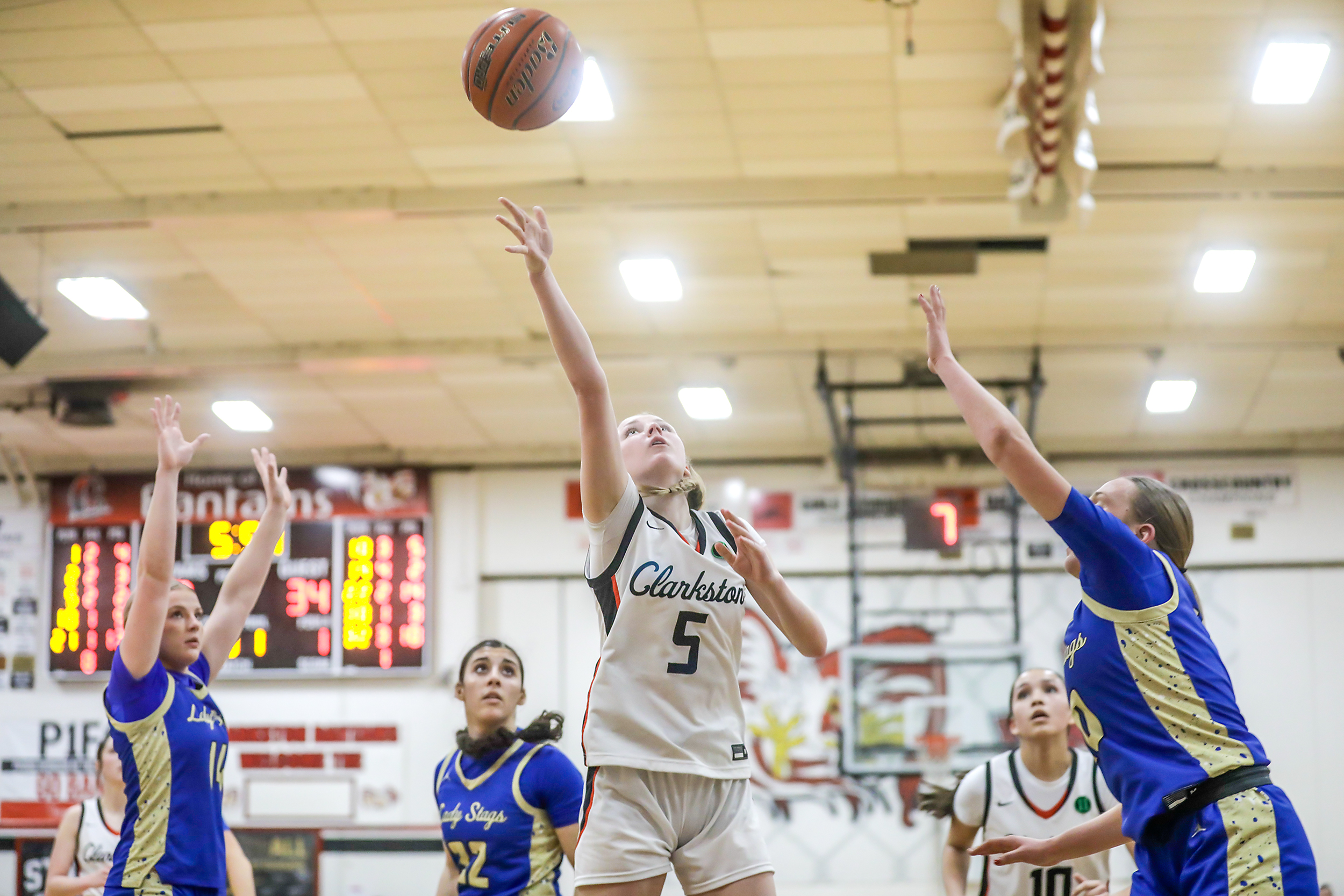 Bantams rout Raiders in girls hoops state quarterfinals