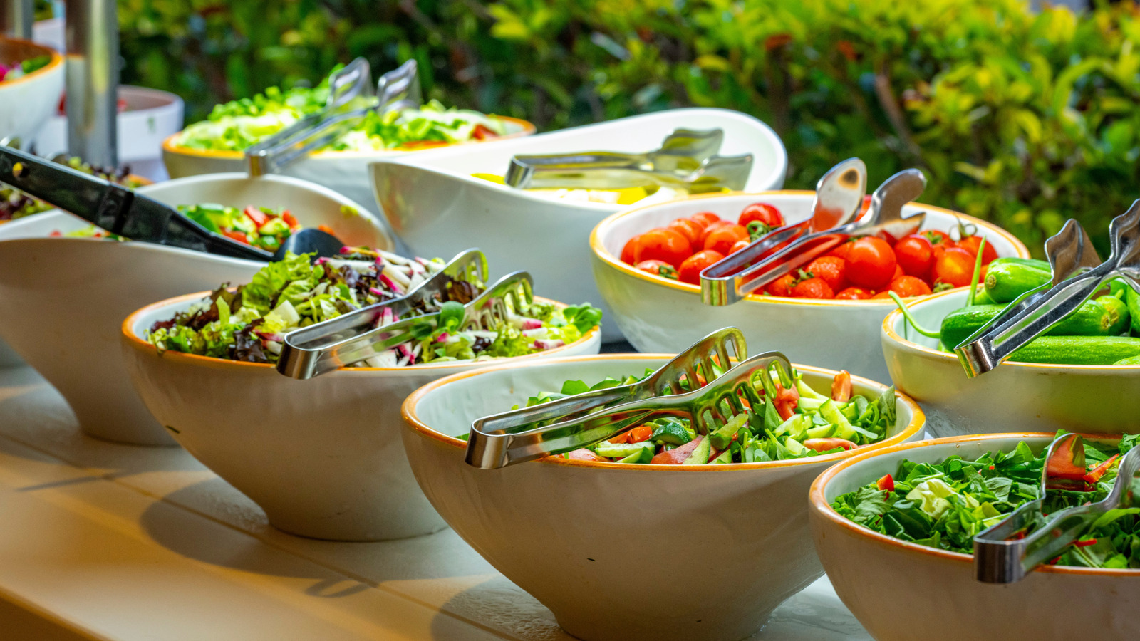 Here’s How Much Salad You’ll Need Per Person At Your Next Gathering