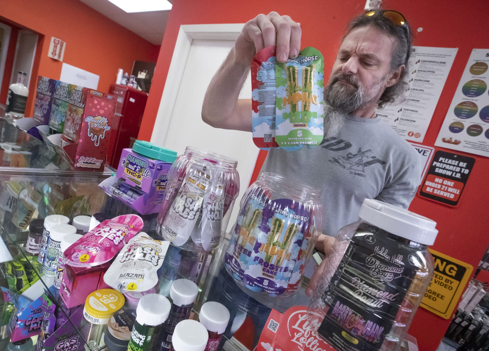 League City, Bacliff smoke shop joins industry lawsuit against THC rules