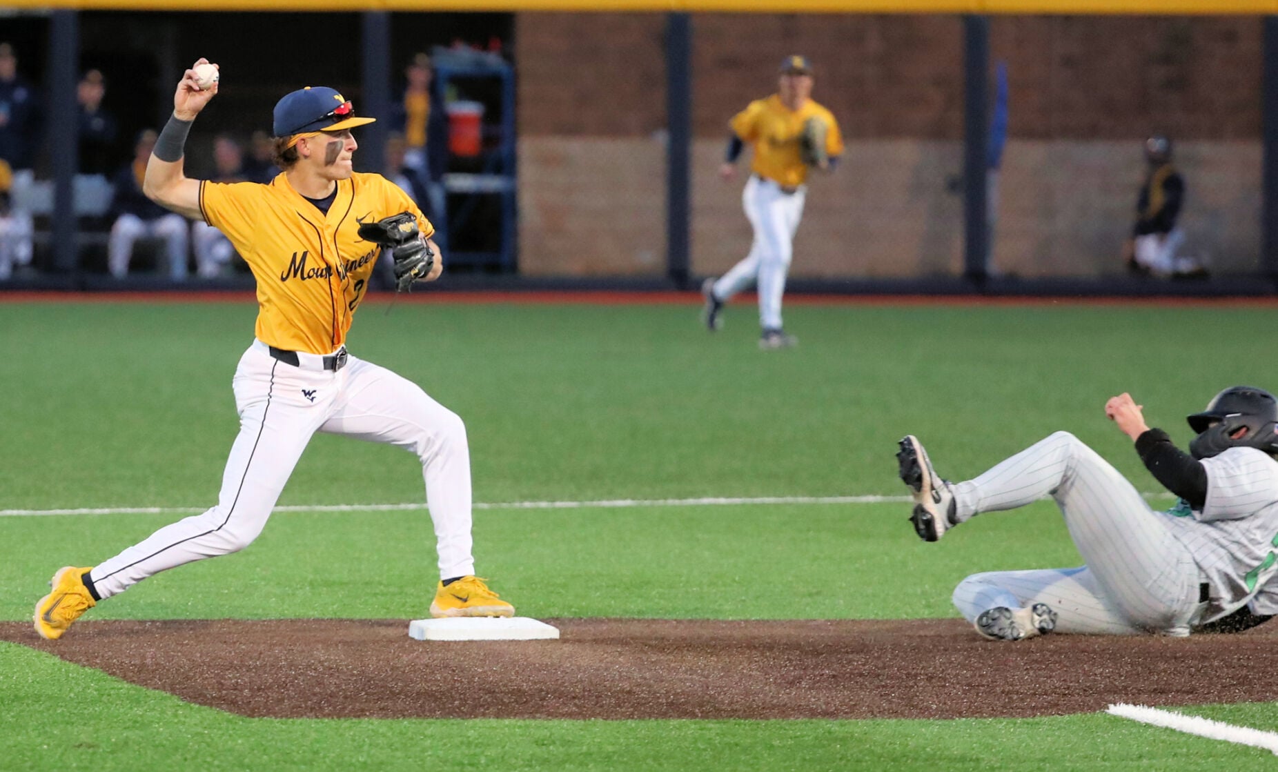 Photo Gallery: West Virginia Mountaineers – Marshall Thundering Herd