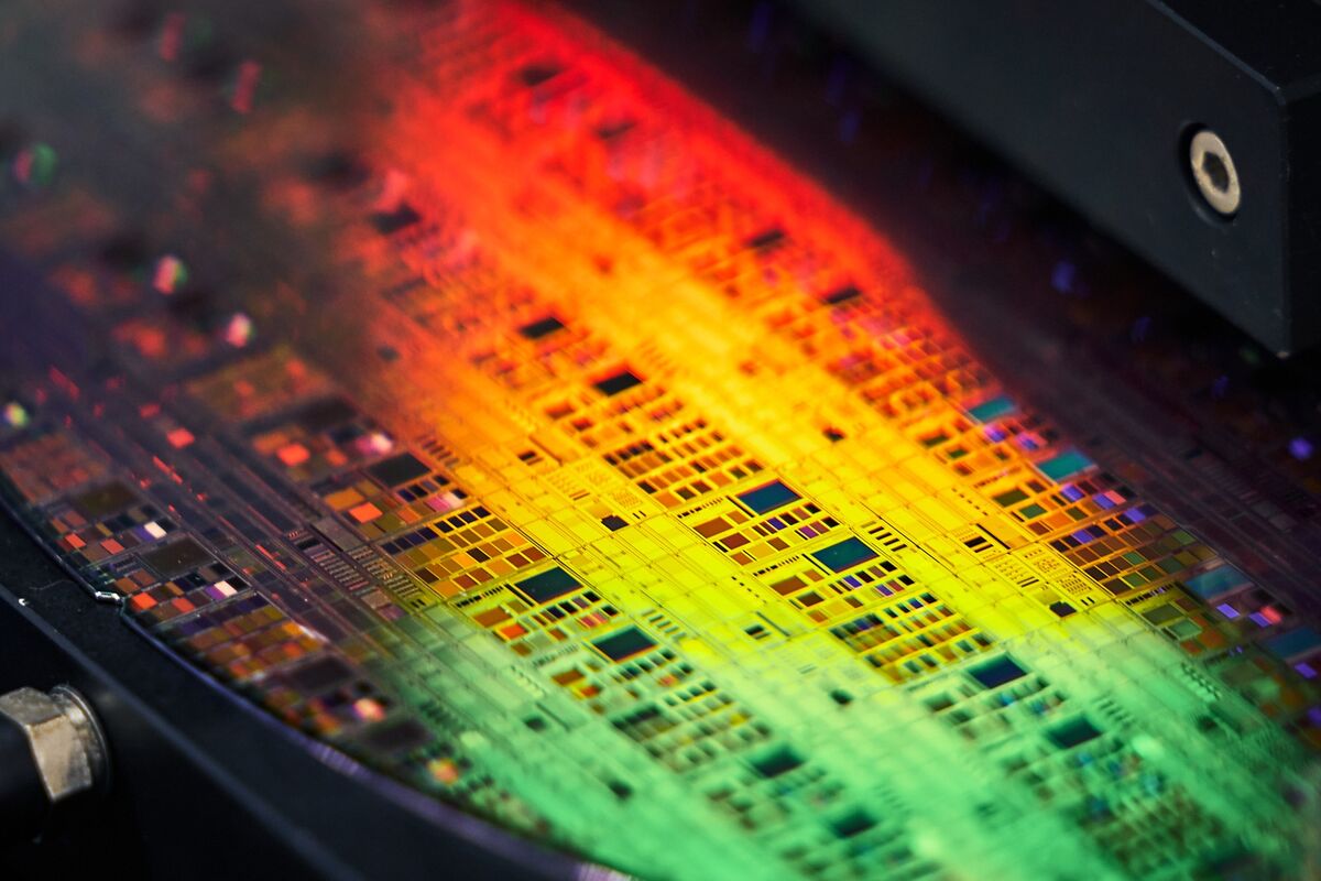Taiwanese Brothers Amass $1 Billion From Boom in Display Chips