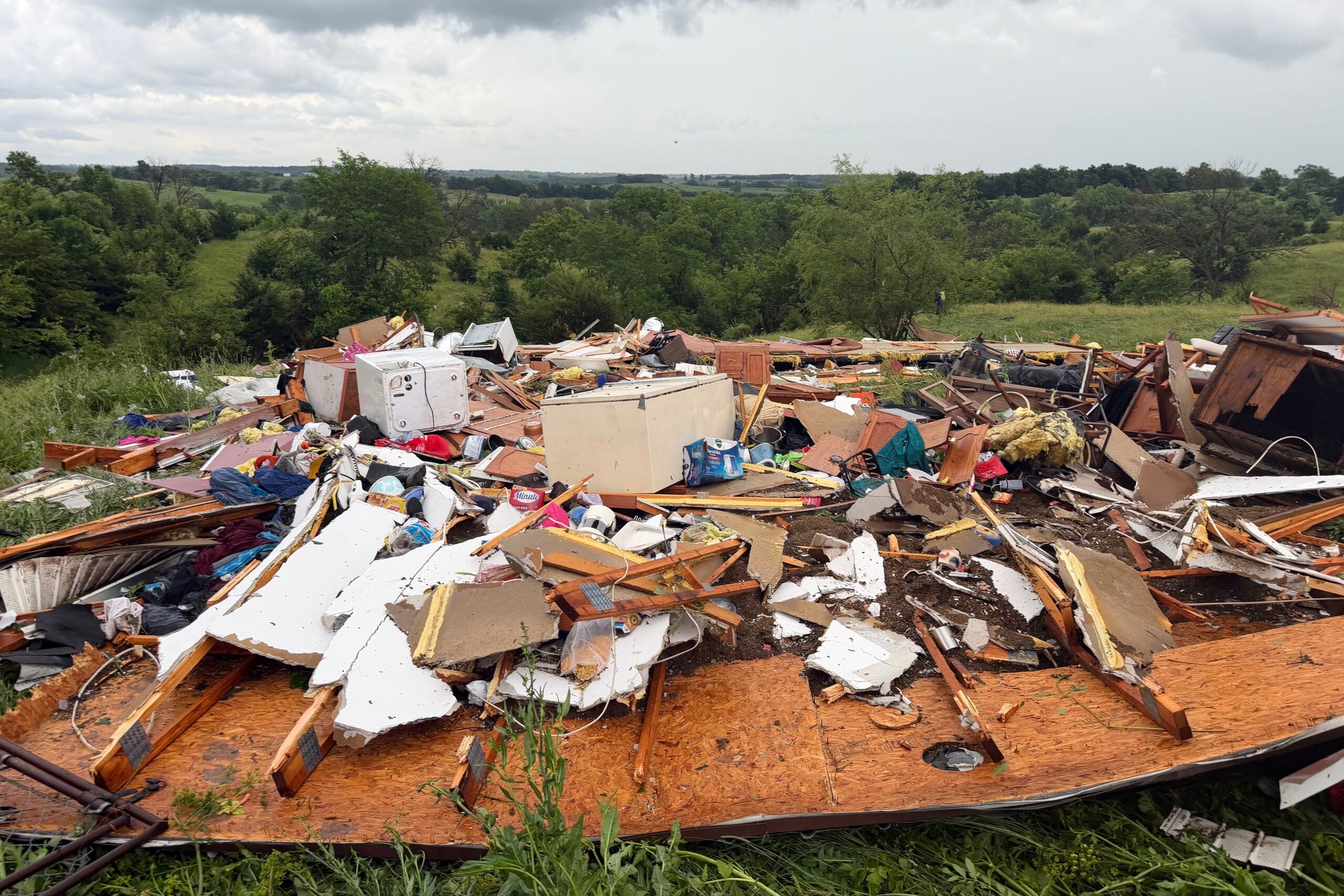 ‘TAKE COVER IMMEDIATELY’: Tornadoes Pummel Midwest