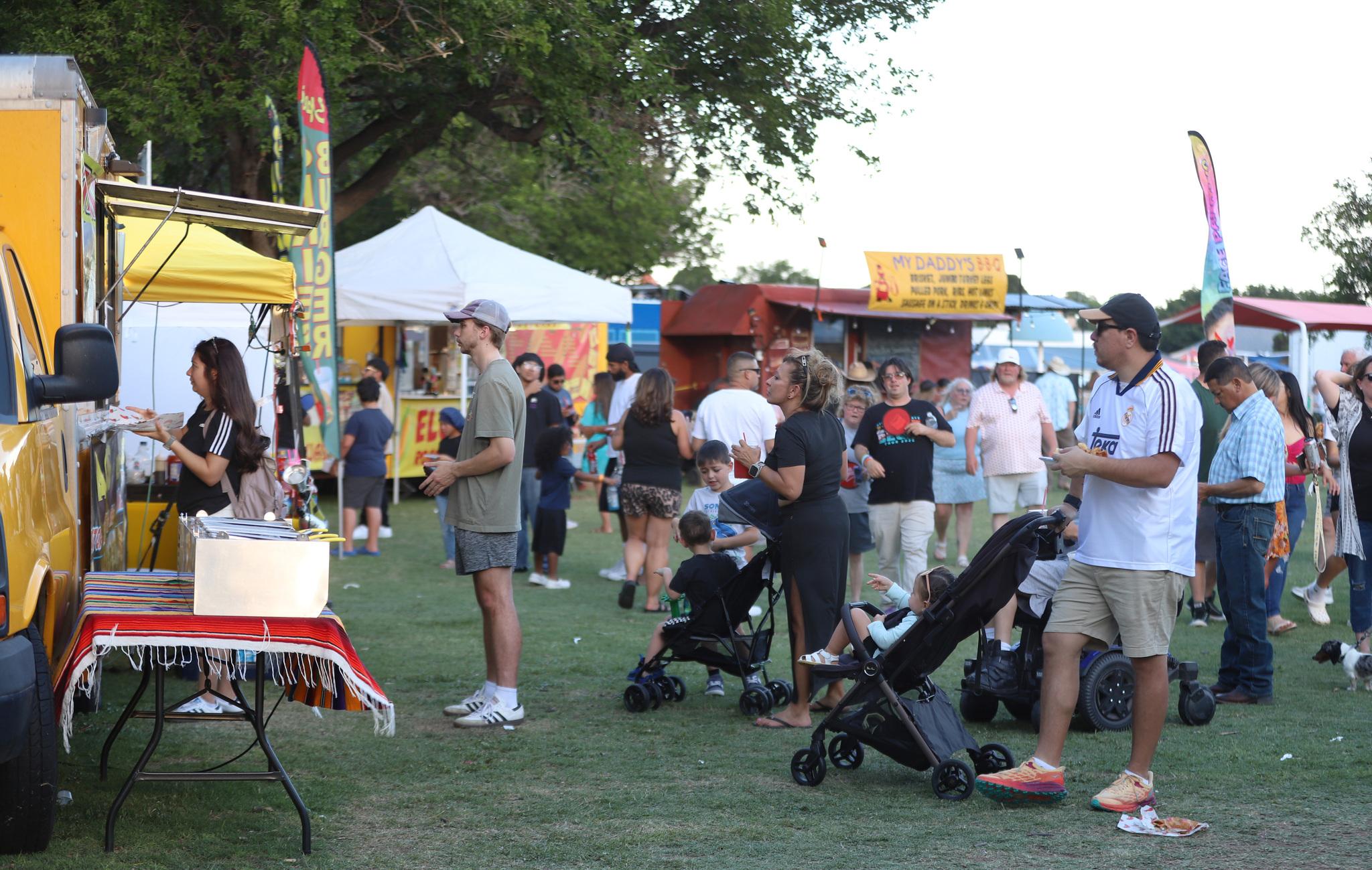Despite weather issues, CavernFest impresses crowds with food, vendors, music