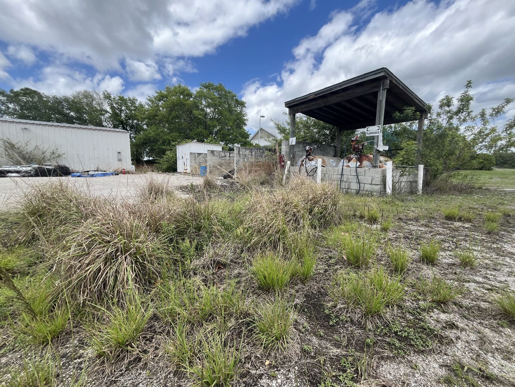 Embattled former Bobcat golf course owner fights foreclosure sale