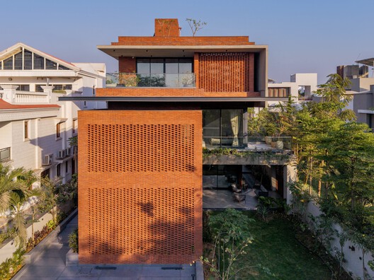 The Brick Veil House / VPA Architects