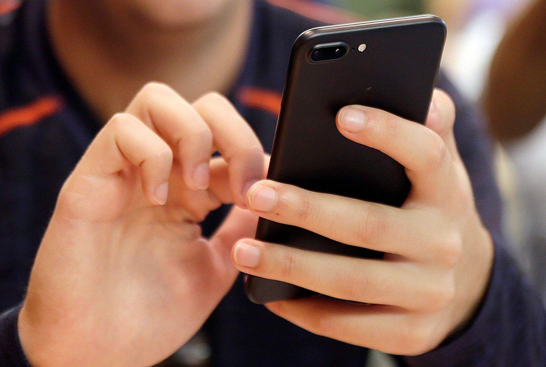 Tip: How to soothe thumb pain when texting and scrolling