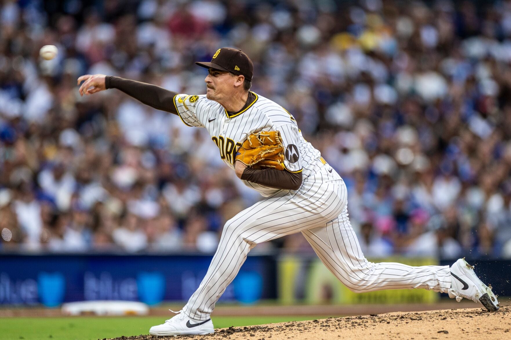 Pirates add bullpen depth by acquiring righty reliever Ron Marinaccio from Padres