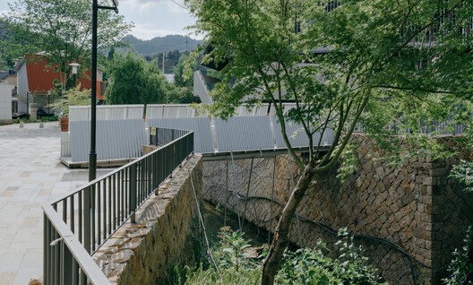 Easel Bridge / XBTW OFFICE